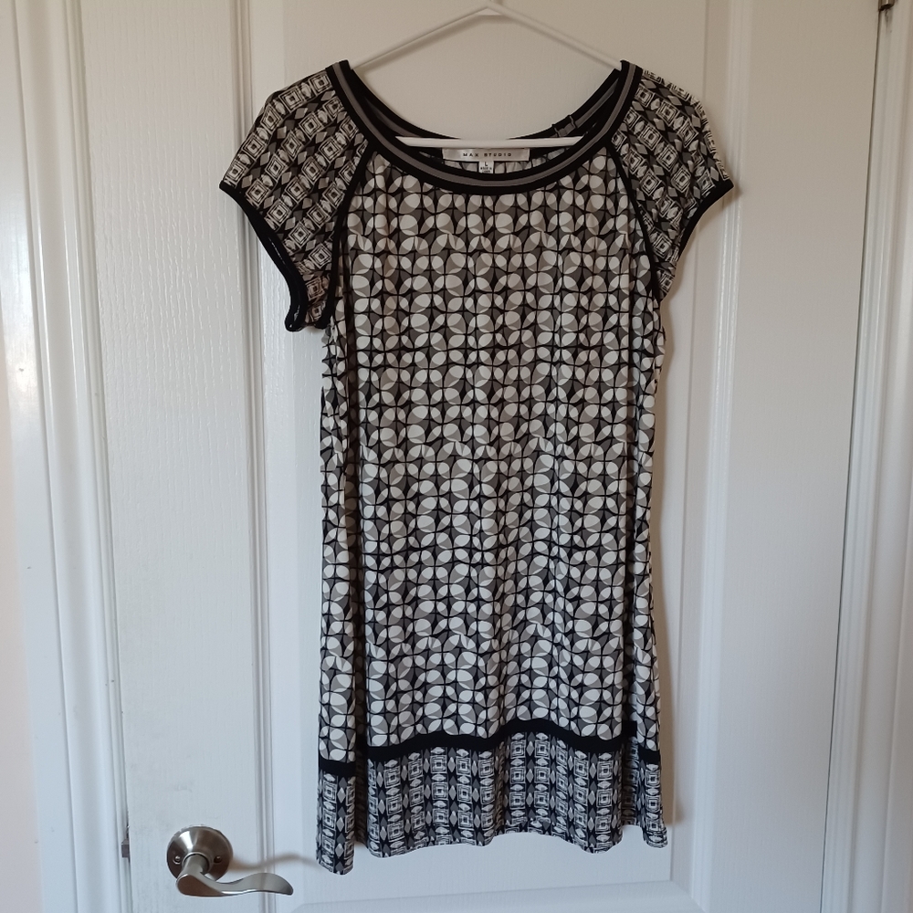 Max Studio long top black and white